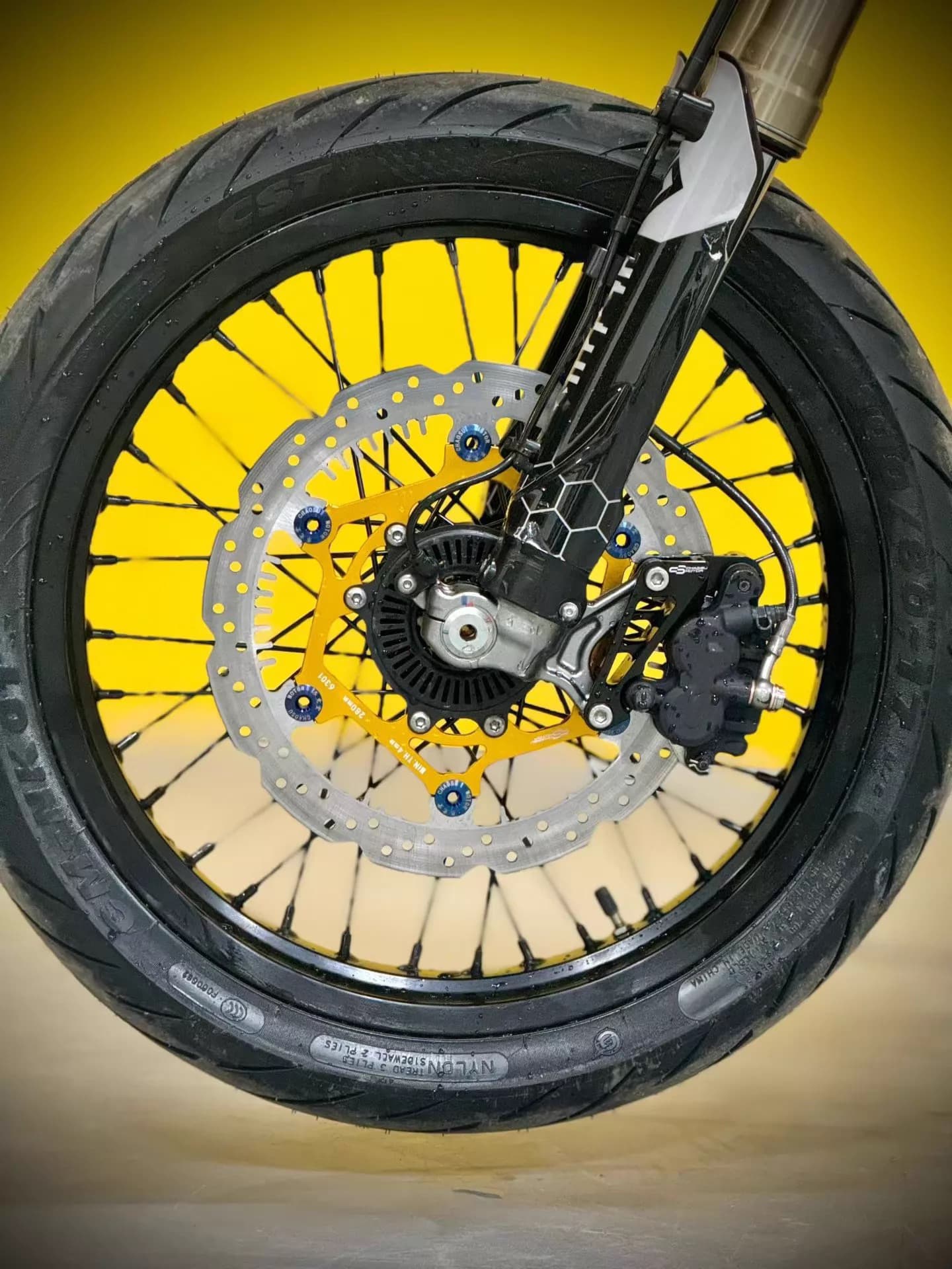 ウルトラビー コンプリートブレーキアップグレードキット 28 - Front Rear Brake Caliper Bracket Kit のレビューと価格